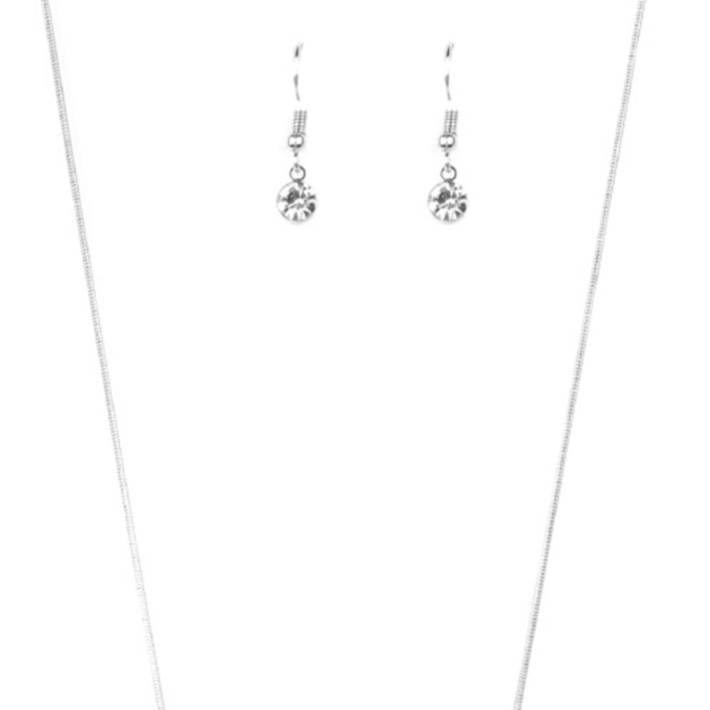 6/$10 Stellar sophistication white necklace paparazzi - Picture 2 of 2